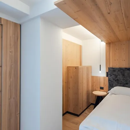 Nele Aparthotel 3*