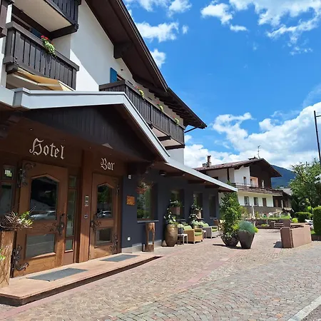 Nele Aparthotel 3*